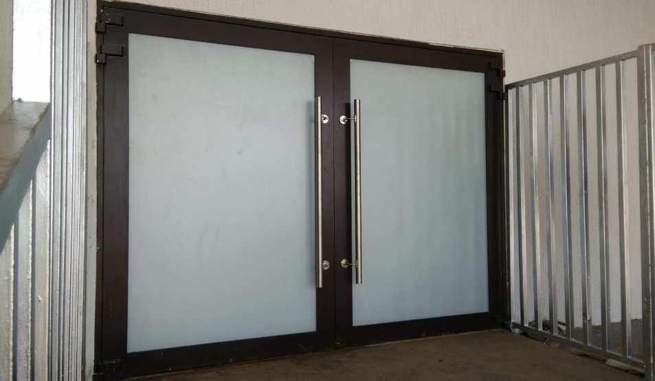 Bulletproof double-leaf doors