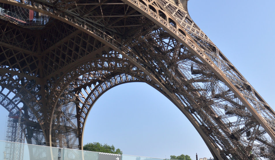 Protech Securit - Bulletproof Glass Wall with recessed plinths @ Eiffel Tower