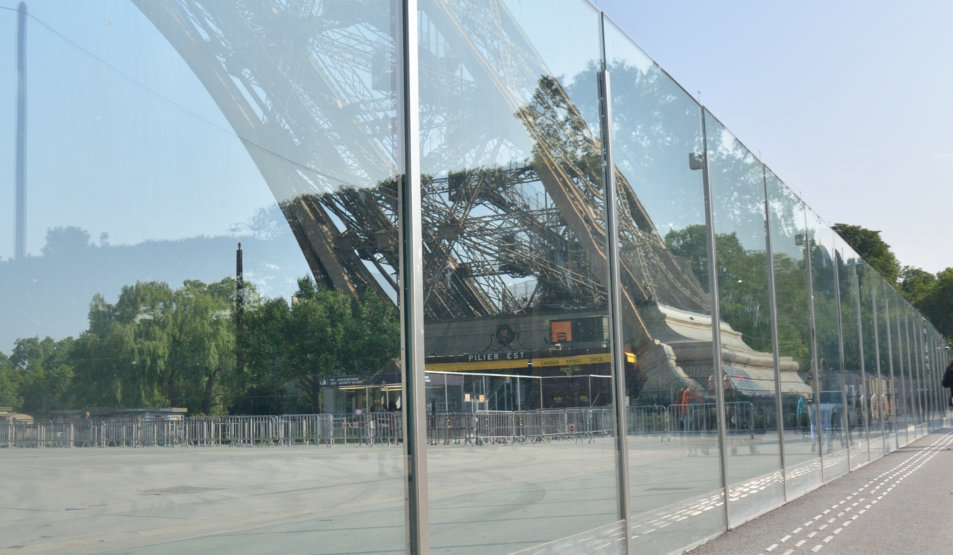 Bulletproof Glass Wall with recessed plinths @ Eiffel Tower